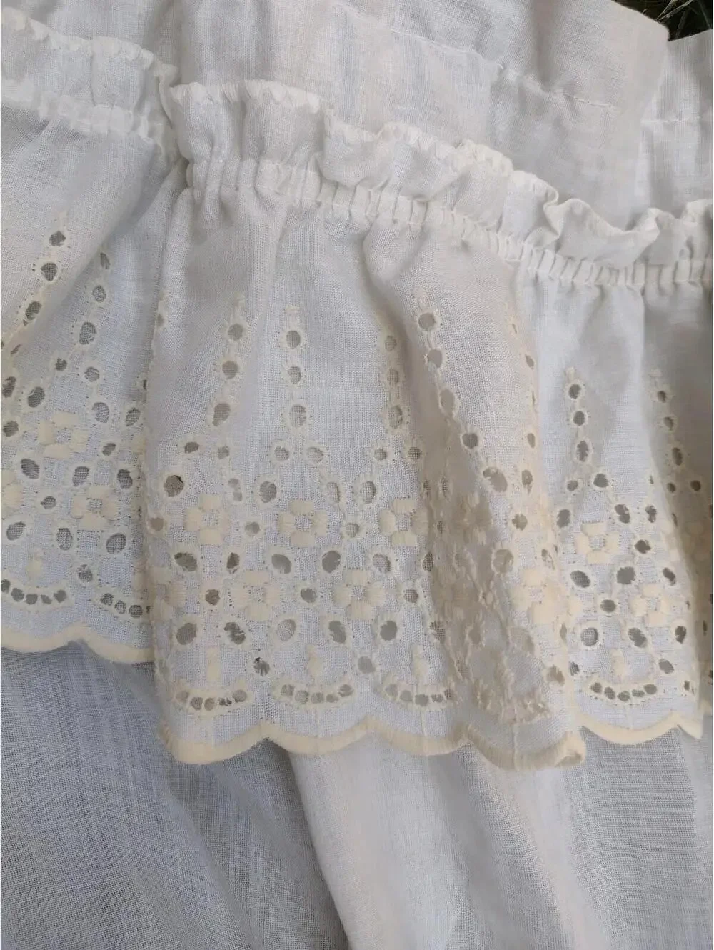 2 Pairs Eyelet Lace Ruffled Curtain Set 82
